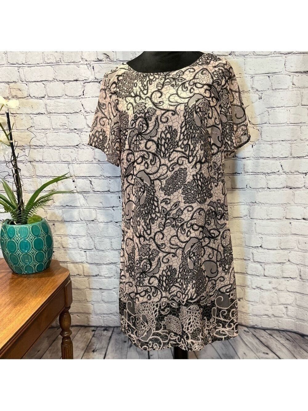 Blush & Black lace print Tunic size Medium